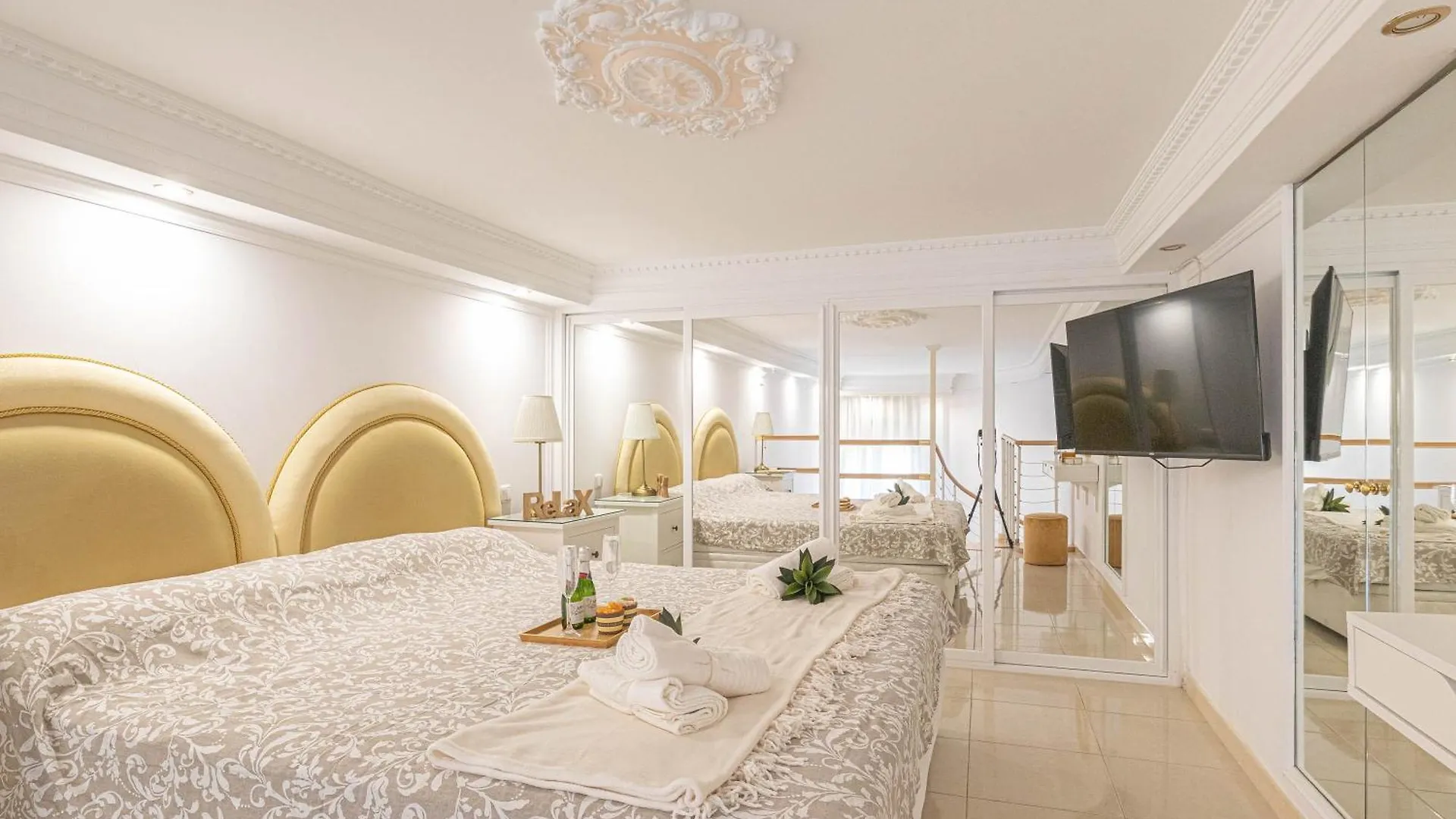Gray Dalbion Puerto Banus - Happy Rentals Marbella Spain