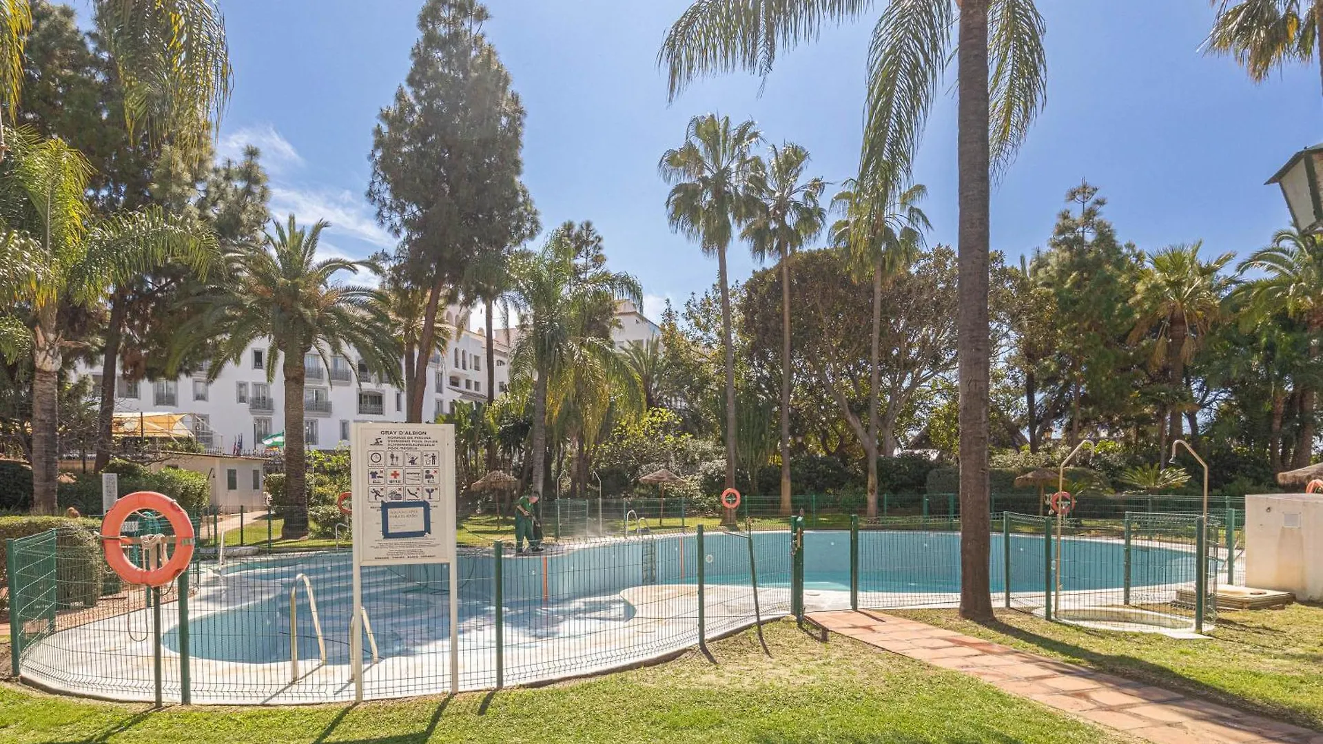 Gray Dalbion Puerto Banus - Happy Rentals Marbella Apartment