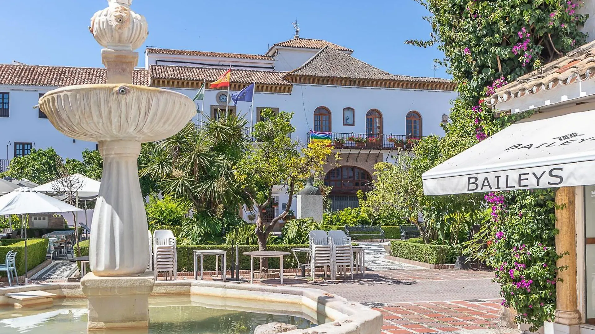 Gray Dalbion Puerto Banus - Happy Rentals Marbella Spain