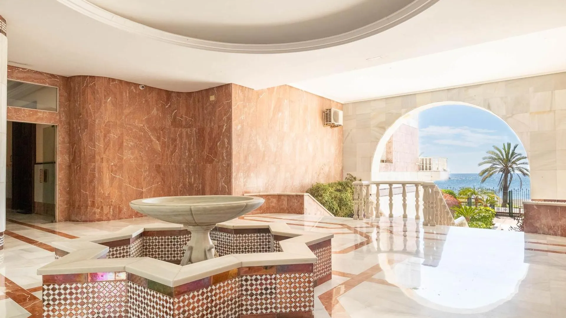 Gray Dalbion Puerto Banus - Happy Rentals Marbella Apartament